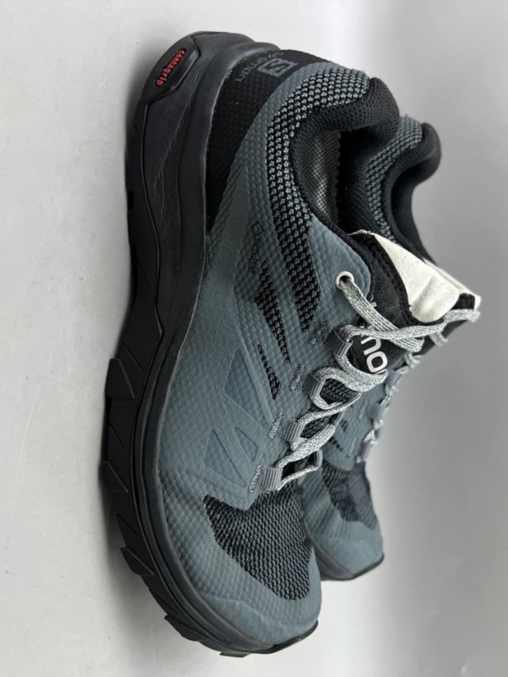 Salomon OUTLINE GTX Trail Running Sneakers in Gray and Black